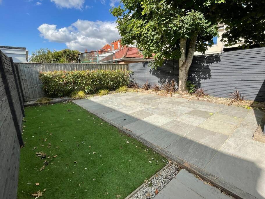 2 Min Walk To The Best Beach! Stunning Newly Refurbished Stylish 2 Bedroom Apartment! - Great Location - Free Parking - Fast Wifi - Smart Tv - Sleeps Up To 4! Close To Bournemouth & Poole Town Centre & Sandbanks Exteriör bild