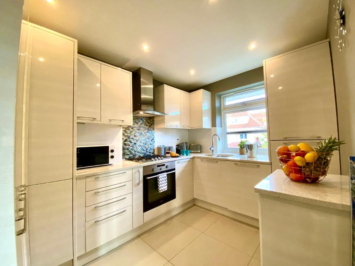 2 Min Walk To The Best Beach! Stunning Newly Refurbished Stylish 2 Bedroom Apartment! - Great Location - Free Parking - Fast Wifi - Smart Tv - Sleeps Up To 4! Close To Bournemouth & Poole Town Centre & Sandbanks Exteriör bild