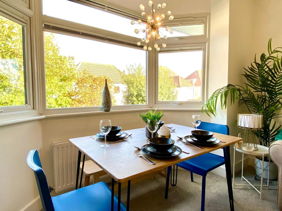 2 Min Walk To The Best Beach! Stunning Newly Refurbished Stylish 2 Bedroom Apartment! - Great Location - Free Parking - Fast Wifi - Smart Tv - Sleeps Up To 4! Close To Bournemouth & Poole Town Centre & Sandbanks Exteriör bild