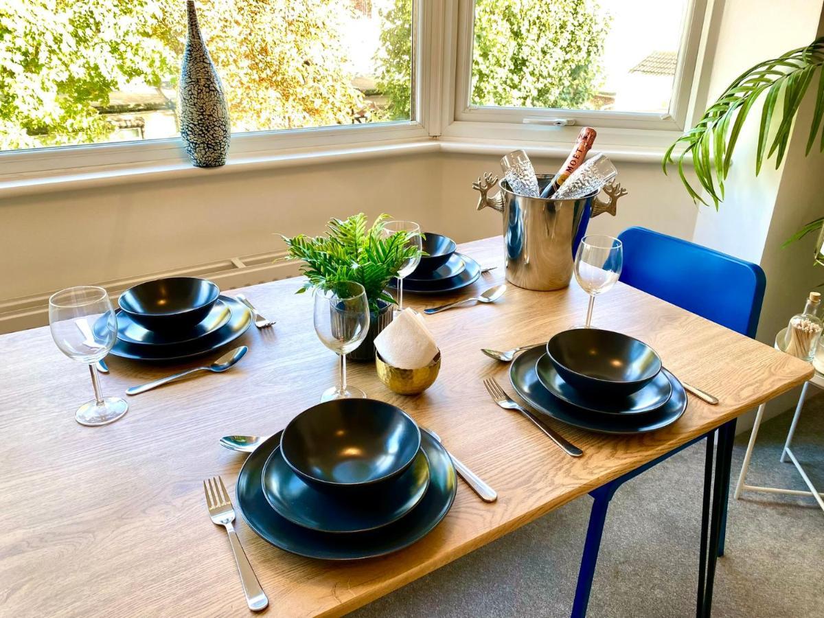 2 Min Walk To The Best Beach! Stunning Newly Refurbished Stylish 2 Bedroom Apartment! - Great Location - Free Parking - Fast Wifi - Smart Tv - Sleeps Up To 4! Close To Bournemouth & Poole Town Centre & Sandbanks Exteriör bild